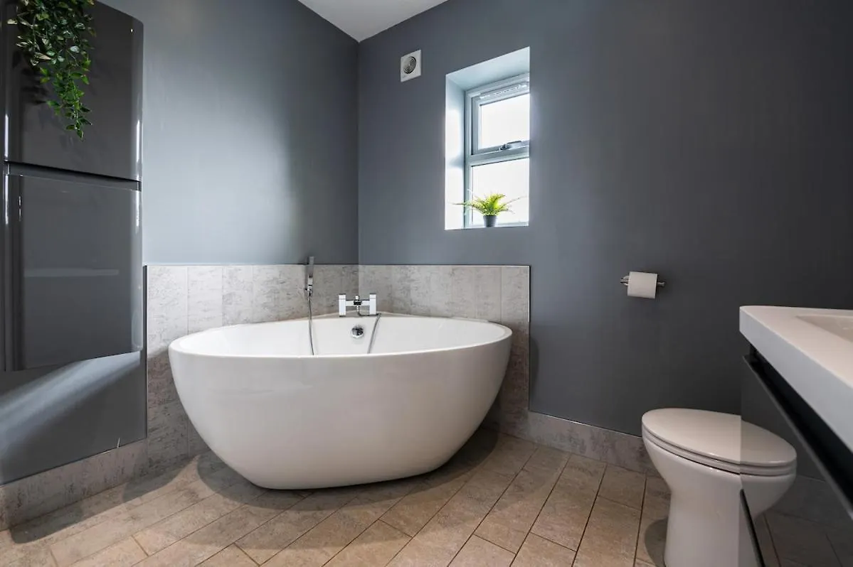 Holiday home Hot Tub, Games Room & Cinema In Bournemouth, Excellent Ratings On Other Sites