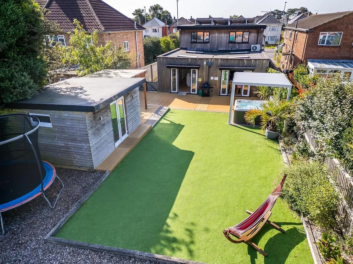 Hot Tub, Games Room & Cinema In Bournemouth, Excellent Ratings On Other Sites United Kingdom