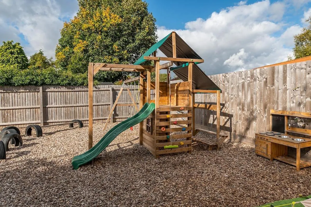 Holiday home Hot Tub, Games Room & Cinema In Bournemouth, Excellent Ratings On Other Sites