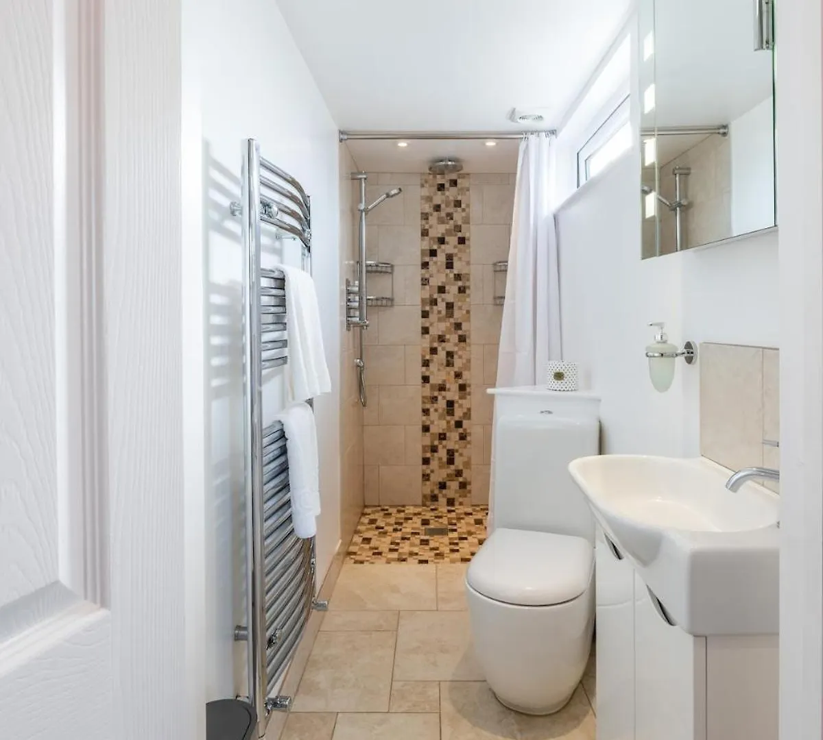 Hot Tub, Games Room & Cinema In Bournemouth, Excellent Ratings On Other Sites Holiday home Bournemouth